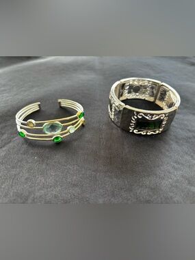 Green Gemstone Cuff Bracelet Silver & Gold Tone

Green & aqua bracelet- Silver